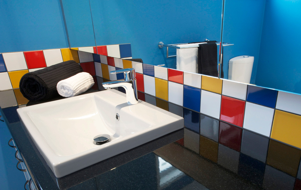 Bathroom renovation<br>fun with colour