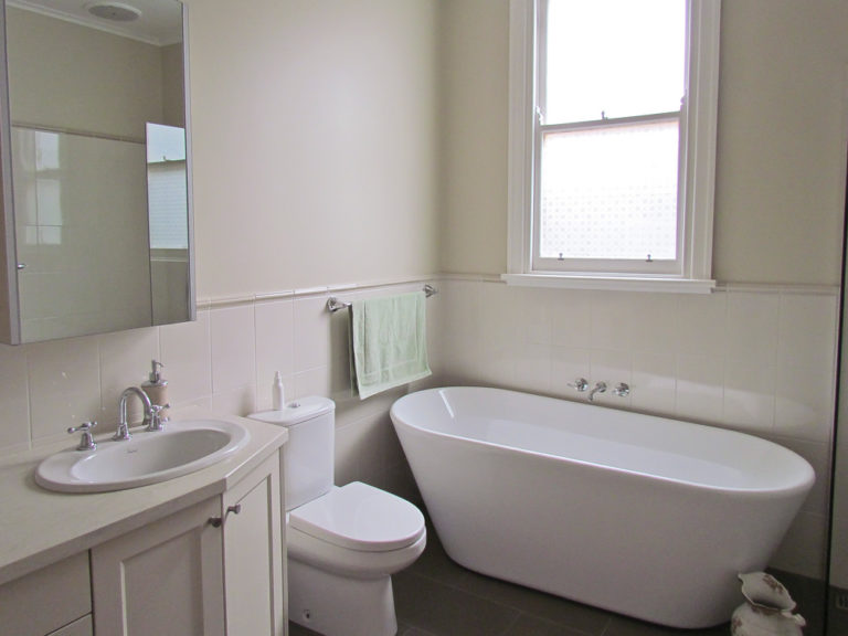Bathroom renovation<br>traditional luxury